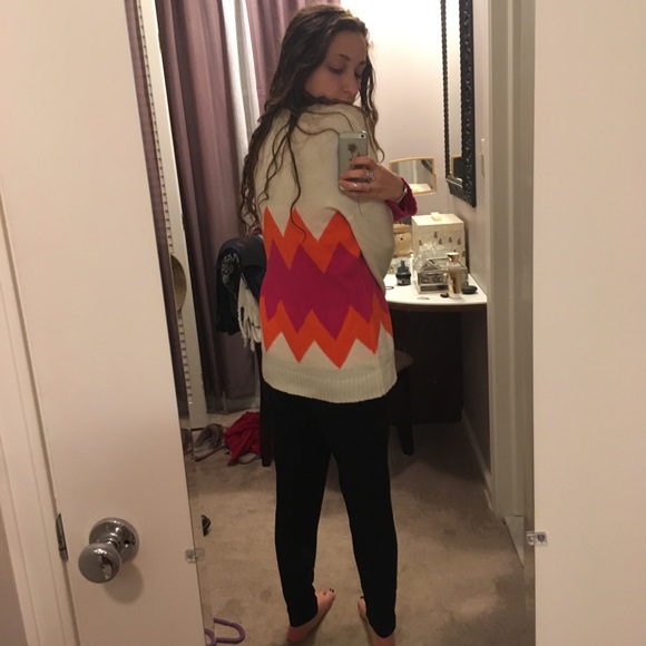 cream sweater w bright zig zags! - Picture 3 of 5